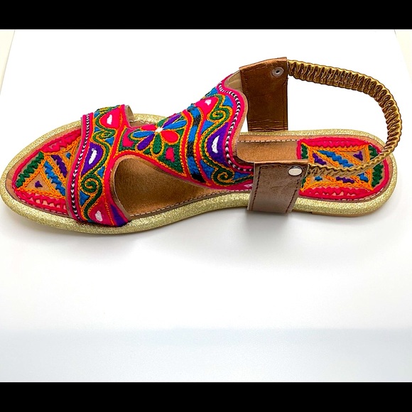 Handmade Embroidered Peshawari Sandal For Women - Picture 3 of 3
